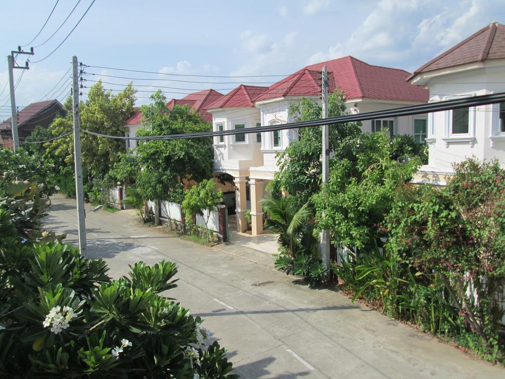 Villa Kamalar Palace à Ayutthaya Extérieur photo