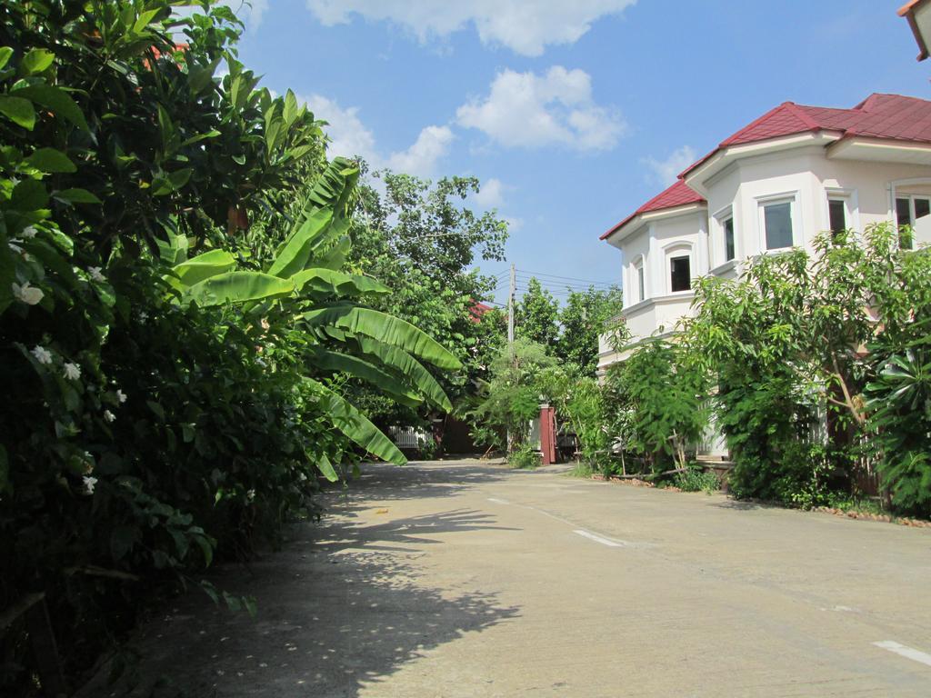 Villa Kamalar Palace à Ayutthaya Extérieur photo