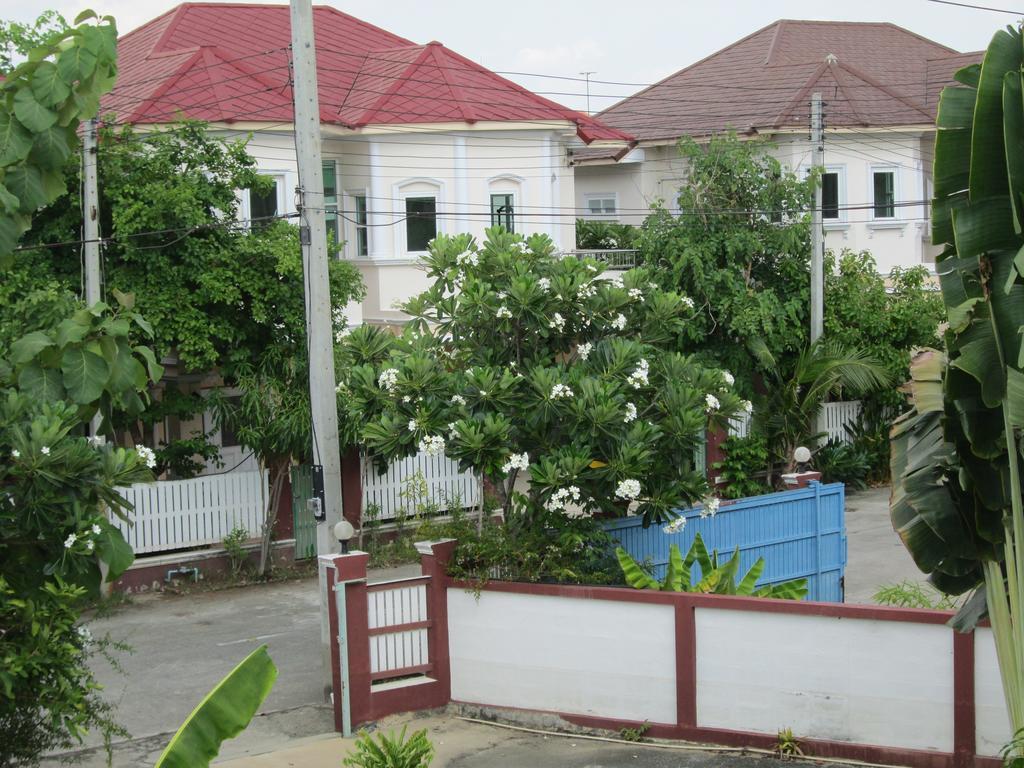 Villa Kamalar Palace à Ayutthaya Extérieur photo