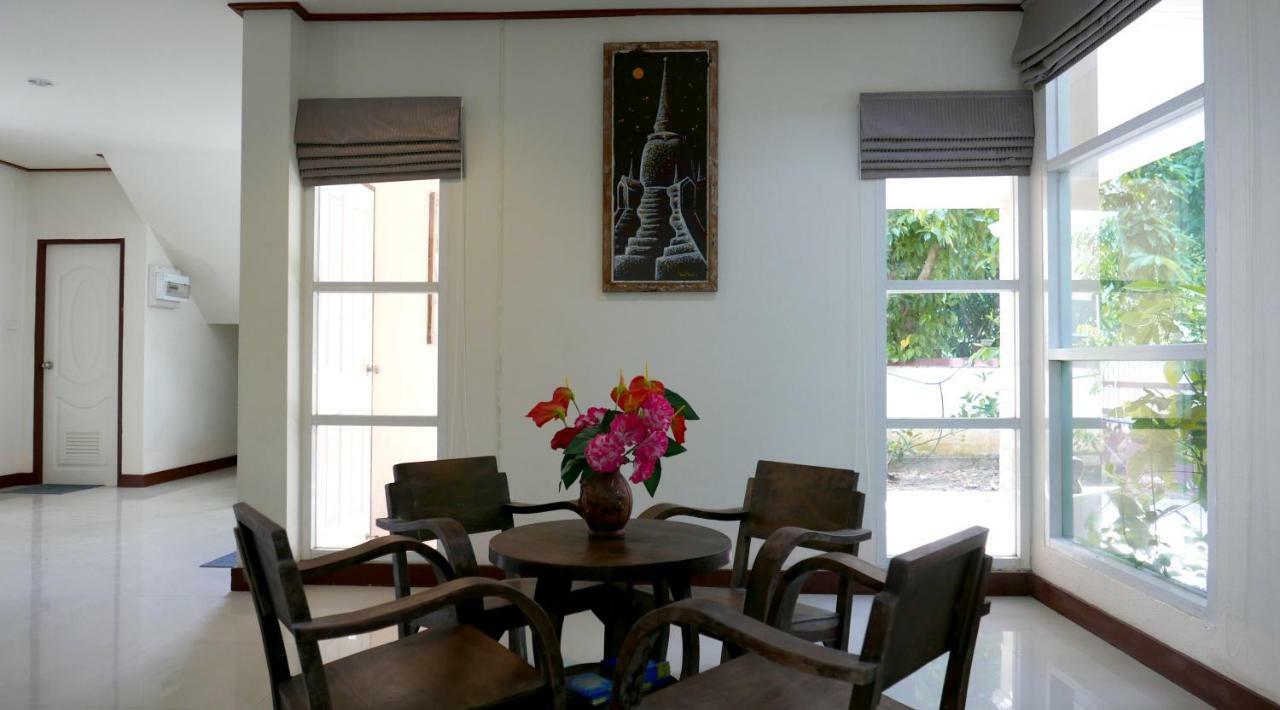 Villa Kamalar Palace à Ayutthaya Extérieur photo